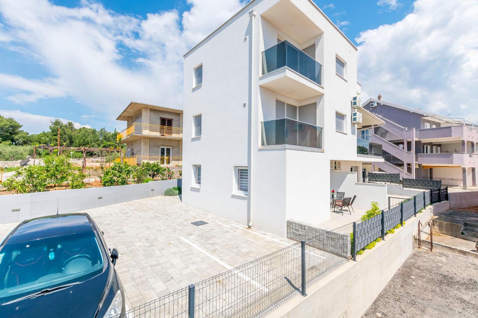Apartments Tonka Примоштен Екстер'єр фото